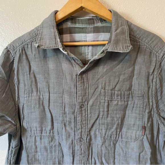 Merrell Reversible Button Down Tee - Picture 7 of 8